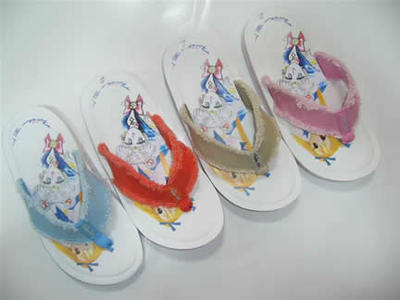 寶峰正單拖鞋與福州榮登貿易 一站式鞋帽服飾批發零售優選